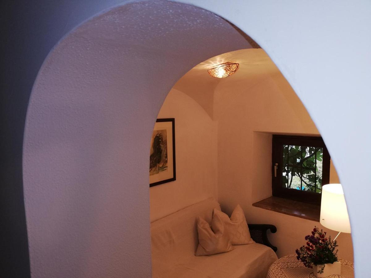 Ansitz Grustdorf Apartment Appiano Sulla Strada Del Vino Luaran gambar